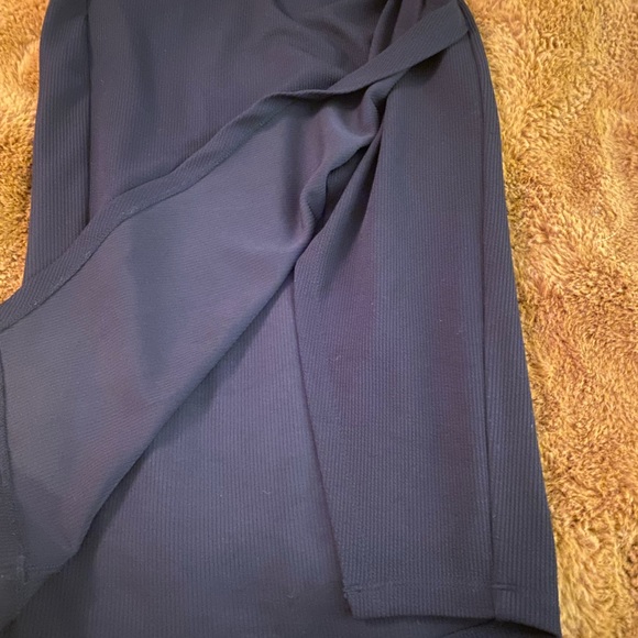 BCBGeneration ❤️ Black Slit Knit Knee Skirt - Picture 3 of 8